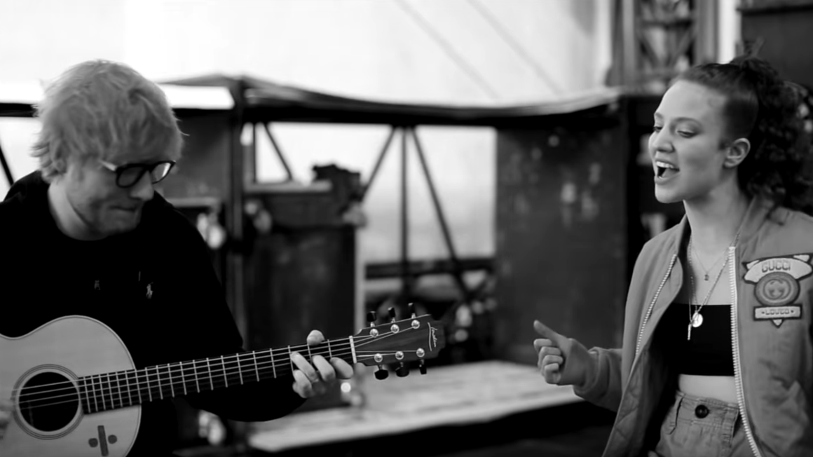 JESS GLYNNE performt mit ED SHEERAN